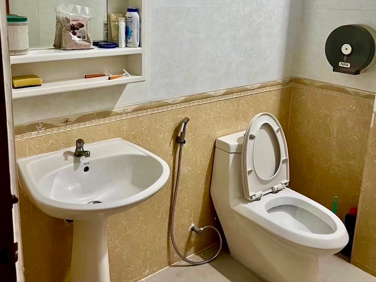 ขายบ้านลาดพร้าว เซ็นทรัลลาดพร้าว : บ้านเดี่ยว 2 ชั้น บนทำเลทองใจกลางกรุงเทพฯ ตั้งอยู่ในซอยวิภาวดีรังสิต แขวงจอมพล เขตจตุจักร เดินทางสะดวก เข้า–ออกได้หลายเส้นทาง ทั้งวิภาวดีรังสิต, พหลโยธิน และลาดพร้าว เหมาะสำหรับอยู่อาศัย ทำโฮมออฟฟิศ หรือซื้อลงทุนในอนาคต