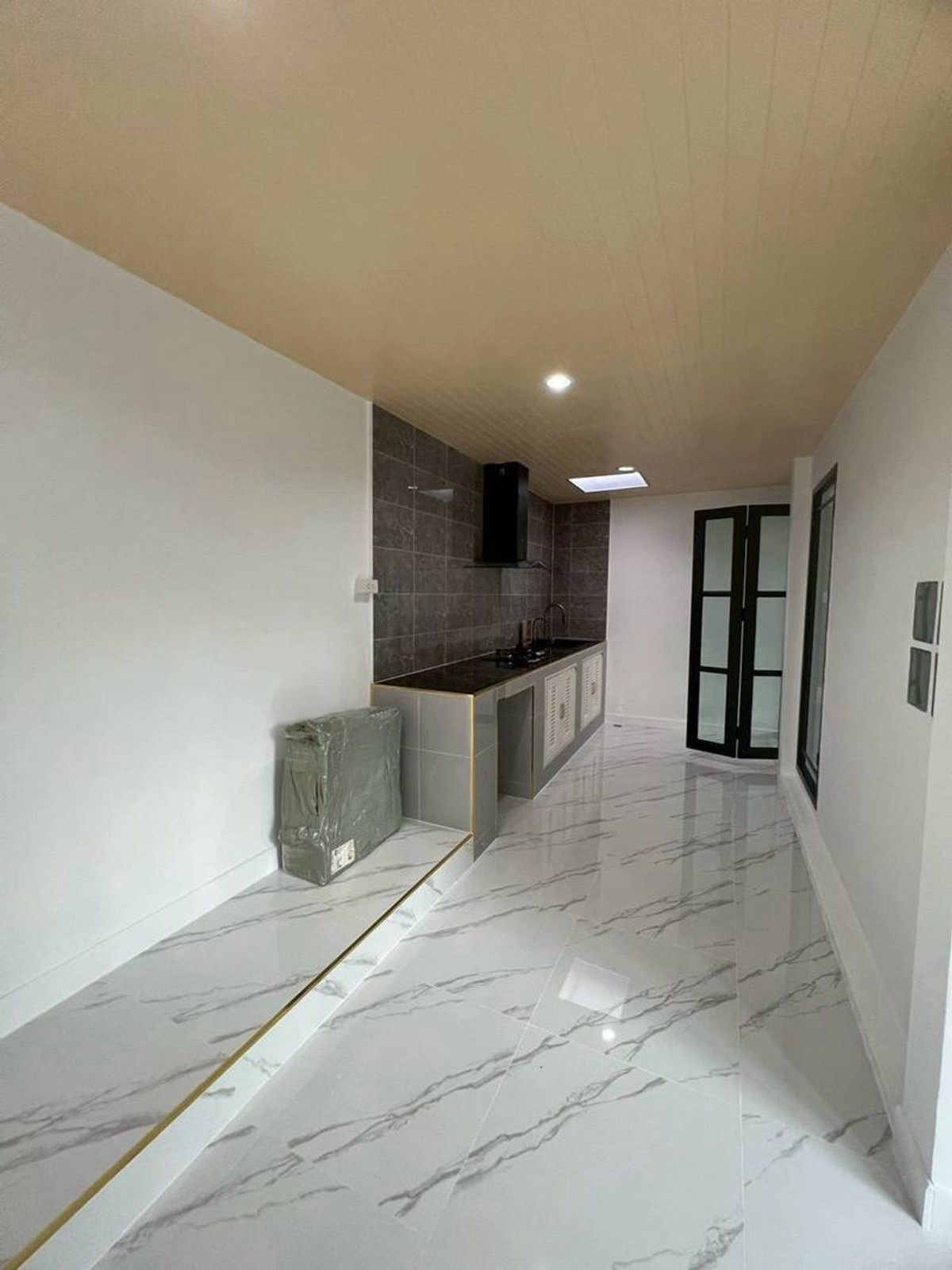 For SaleHousePathum Thani,Rangsit, Thammasat : 2-story townhouse for sale, Wararak Village, Rangsit - Khlong 3, area 26.8 square meters, 2 bedrooms. Along Khlong Sam Road, Khu Khot - Khlong Luang Public Works Road, Khlong Sam Subdistrict, Khlong Luang District, Pathum Thani