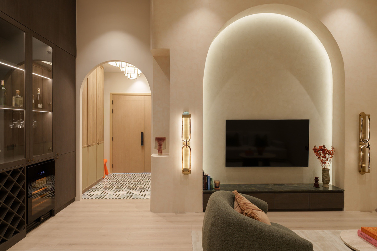 For SaleTownhomeRatchadapisek, Huaikwang, Suttisan : Luxurious townhome in the heart of New CBD Huai Khwang - Rama 9, completely renovated, with lift and EV Charger installed, large balcony, suitable for both living and making a home office.