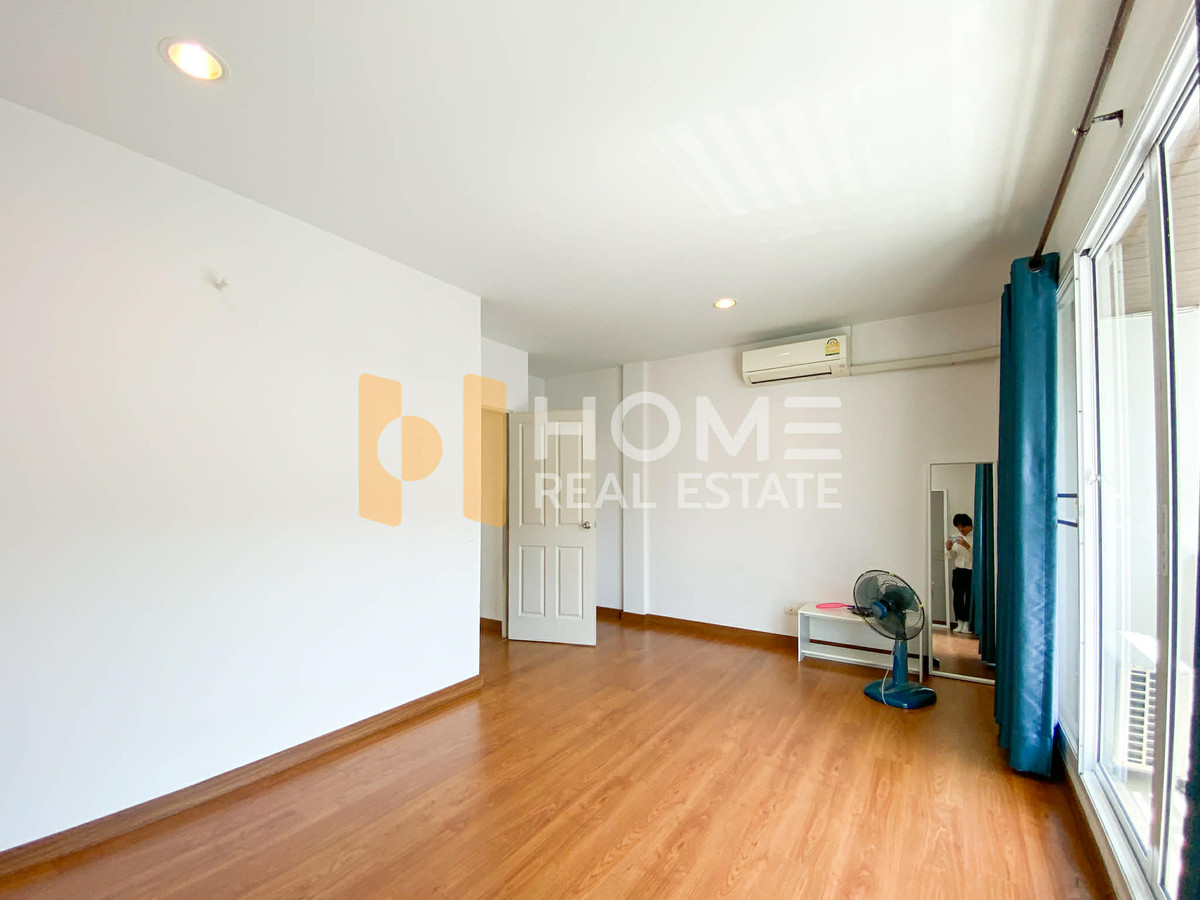 ขายทาวน์โฮมเอกชัย บางบอน : ทาวน์โฮม บ้านกลางเมือง เอสเซ้นส์ สาทร - ตากสิน 2 / 4 ห้องนอน (ขาย), Baan Klang Muang Sathorn - Taksin 2 / Townhome 4 Bedrooms (FOR SALE) BALL056