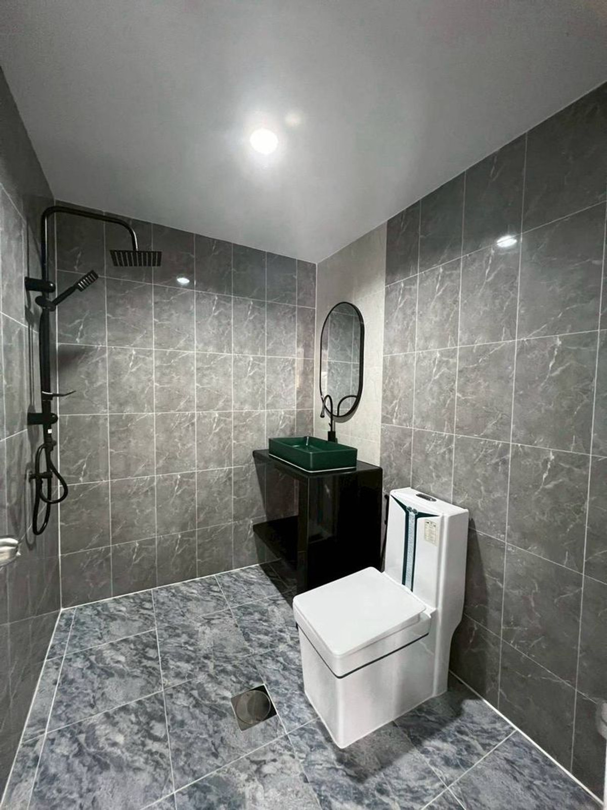 For SaleHousePathum Thani,Rangsit, Thammasat : 2-story townhouse for sale, Wararak Village, Rangsit - Khlong 3, area 26.8 square meters, 2 bedrooms. Along Khlong Sam Road, Khu Khot - Khlong Luang Public Works Road, Khlong Sam Subdistrict, Khlong Luang District, Pathum Thani