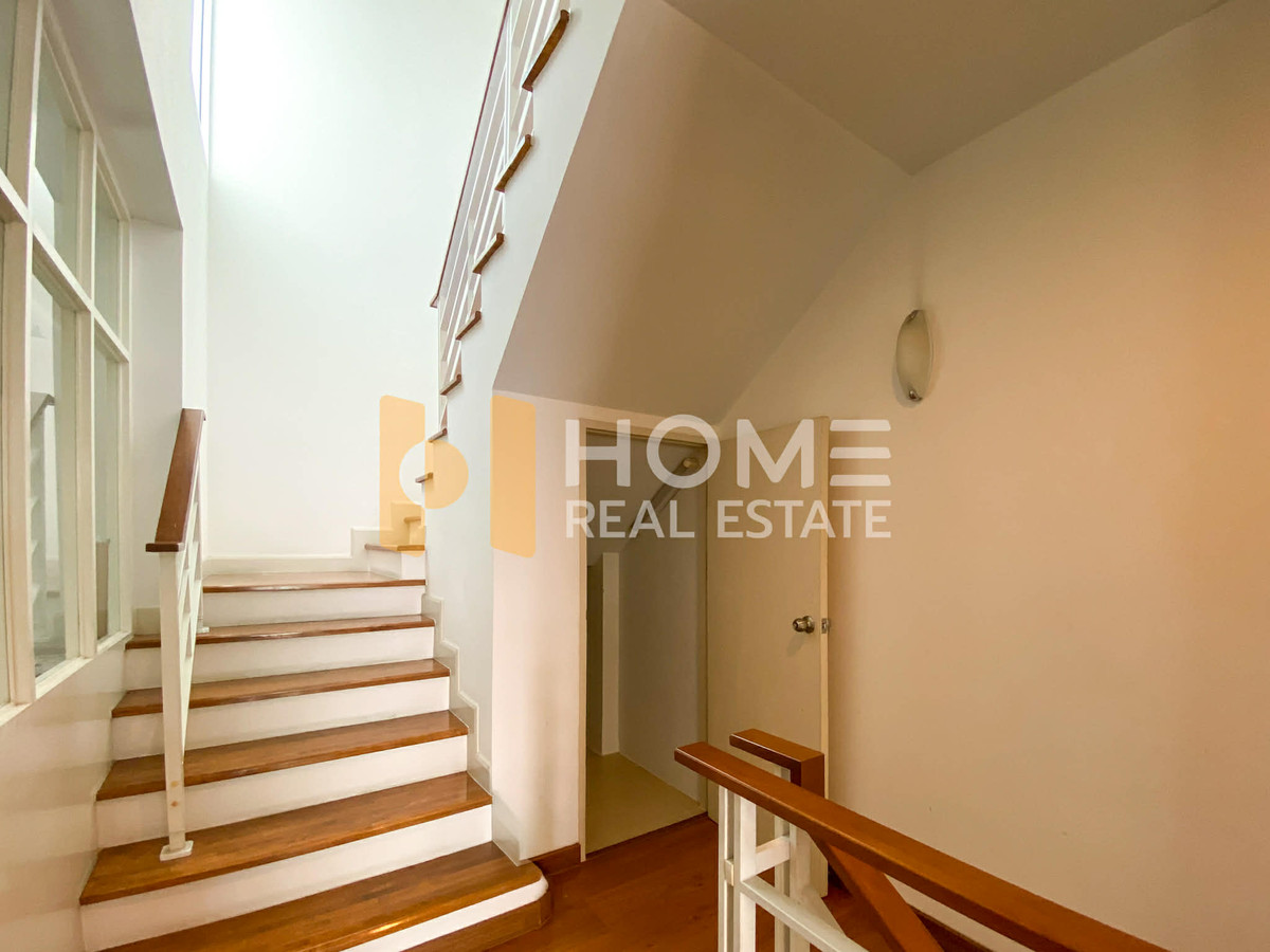 ขายทาวน์โฮมเอกชัย บางบอน : ทาวน์โฮม บ้านกลางเมือง เอสเซ้นส์ สาทร - ตากสิน 2 / 4 ห้องนอน (ขาย), Baan Klang Muang Sathorn - Taksin 2 / Townhome 4 Bedrooms (FOR SALE) BALL056