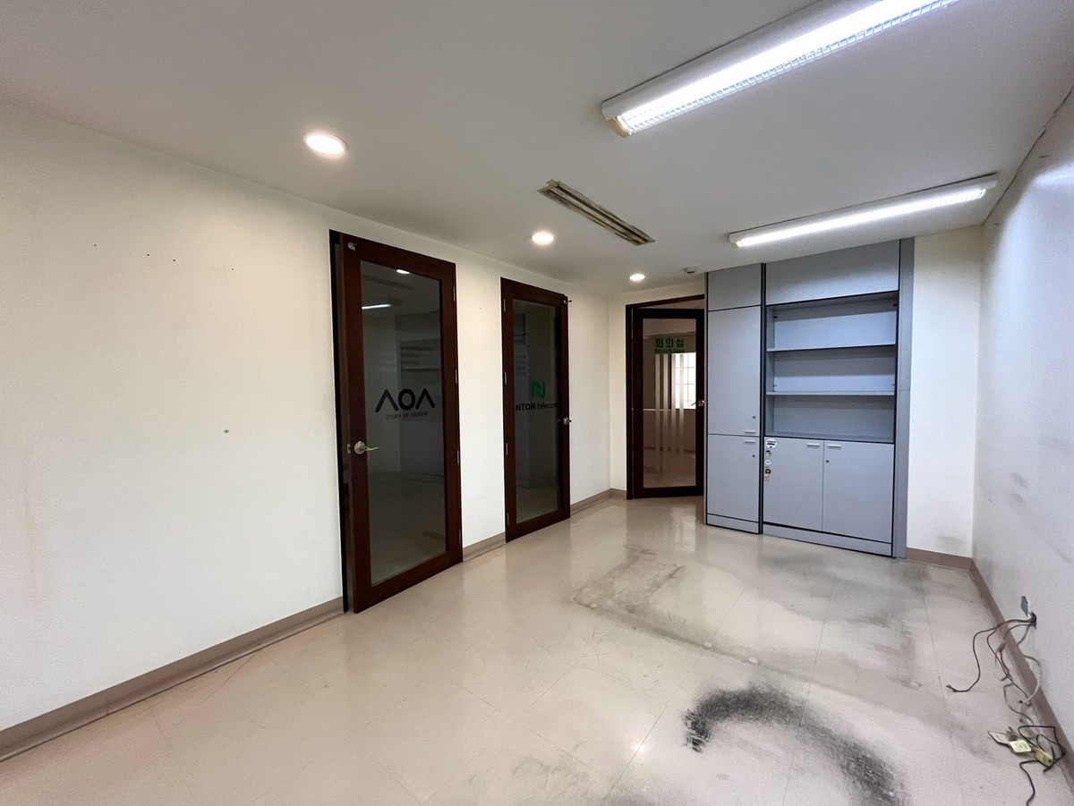 ให้เช่าสำนักงานสุขุมวิท อโศก ทองหล่อ : ให้เช่า สำนักงาน 115 ตารางเมตร ชั้น 6 สุขุมวิท 21 อโศก ใกล้ รถไฟฟ้า MRT สุขุมวิท 350 เมตร