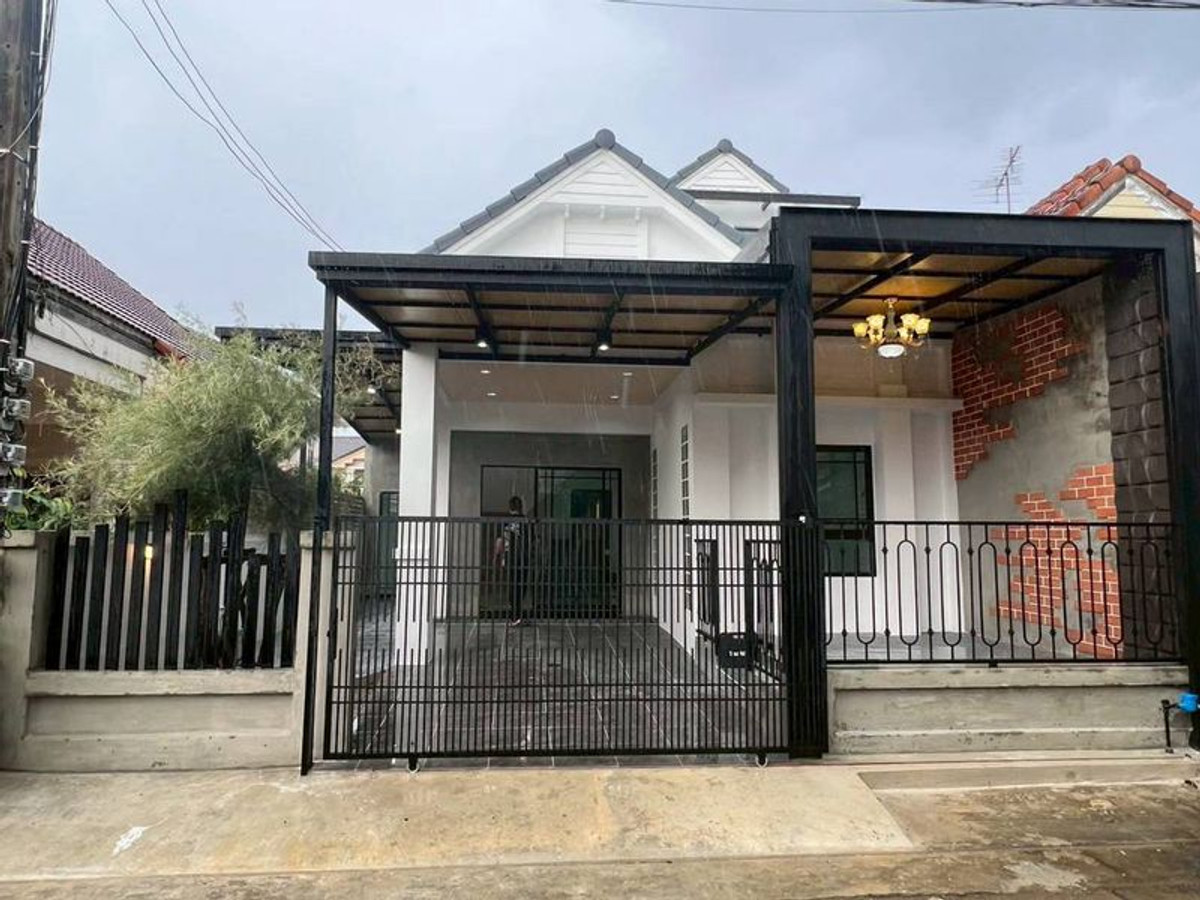 For SaleHousePathum Thani,Rangsit, Thammasat : 2-story townhouse for sale, Wararak Village, Rangsit - Khlong 3, area 26.8 square meters, 2 bedrooms. Along Khlong Sam Road, Khu Khot - Khlong Luang Public Works Road, Khlong Sam Subdistrict, Khlong Luang District, Pathum Thani