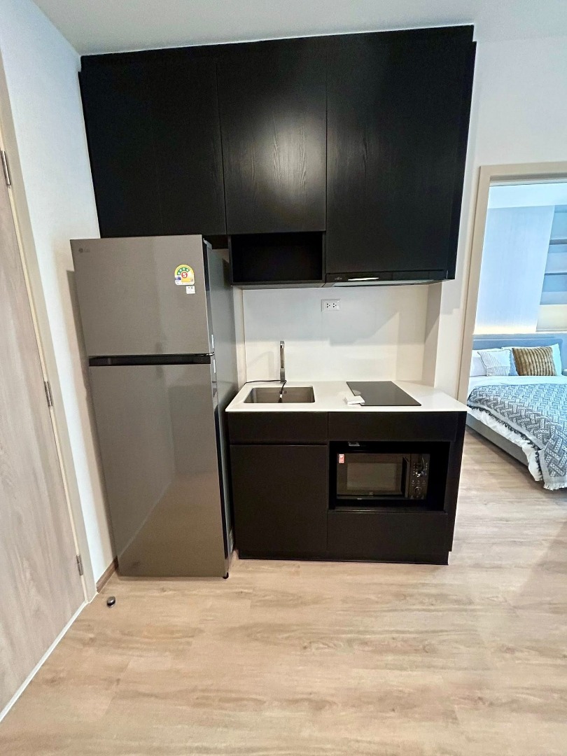 For RentCondoRama9, Petchburi, RCA : 🔥Urgent Rental🔥 Noble New District R9, fully furnished, ready to move in, next to MRT Rama 9 and Central Rama 9.