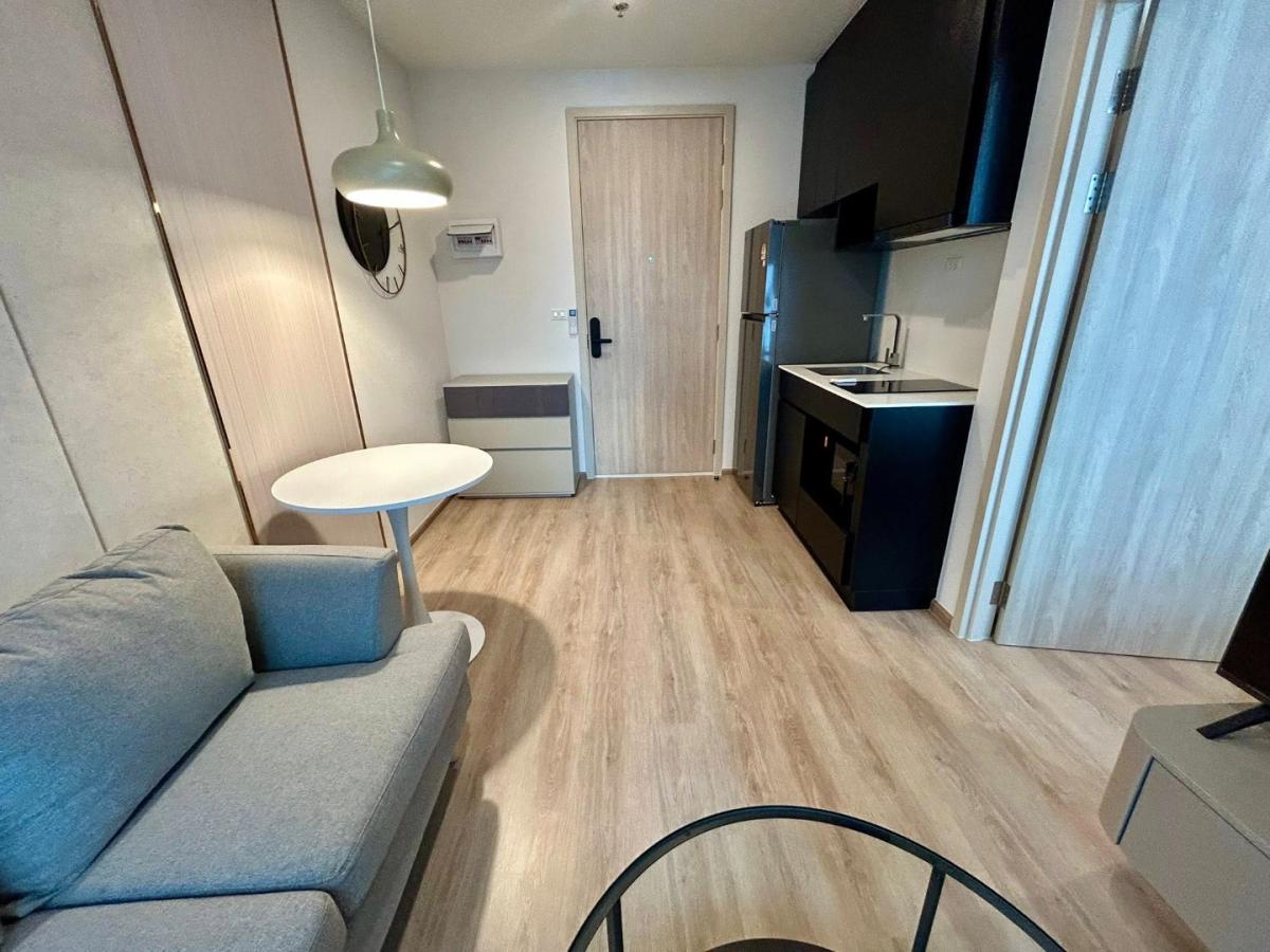 For RentCondoRama9, Petchburi, RCA : 🔥Urgent Rental🔥 Noble New District R9, fully furnished, ready to move in, next to MRT Rama 9 and Central Rama 9.