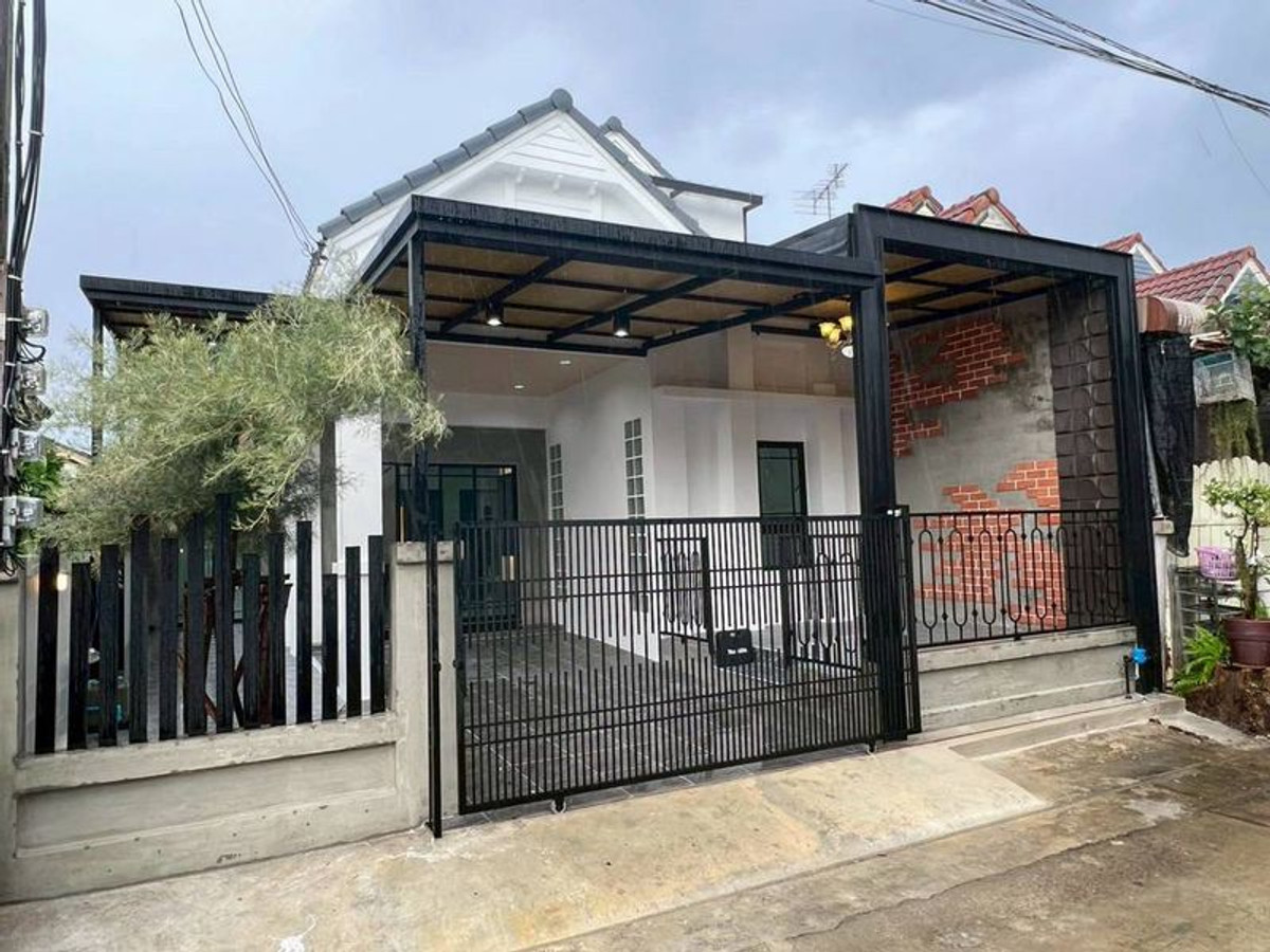 For SaleHousePathum Thani,Rangsit, Thammasat : 2-story townhouse for sale, Wararak Village, Rangsit - Khlong 3, area 26.8 square meters, 2 bedrooms. Along Khlong Sam Road, Khu Khot - Khlong Luang Public Works Road, Khlong Sam Subdistrict, Khlong Luang District, Pathum Thani