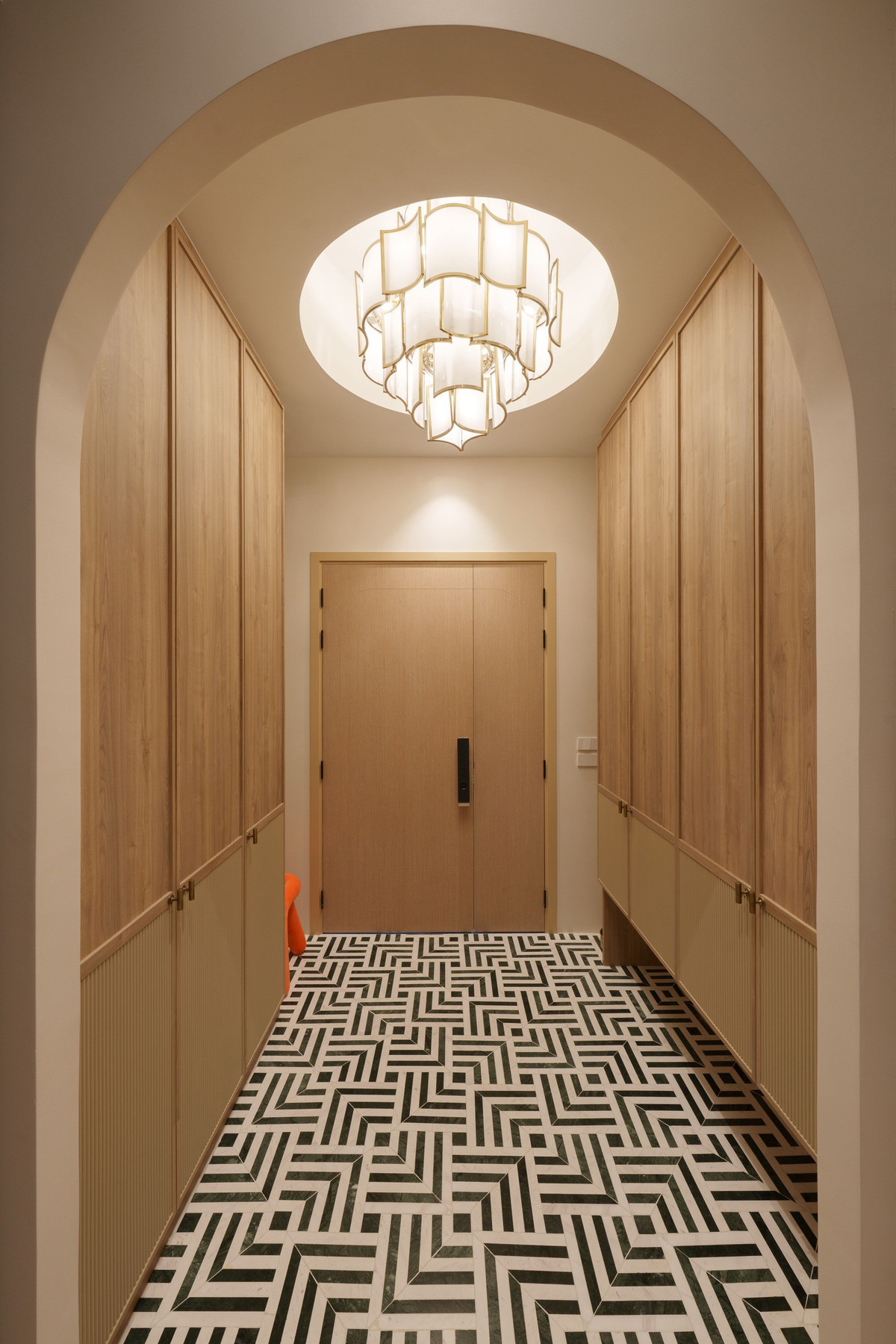 For SaleTownhomeRatchadapisek, Huaikwang, Suttisan : Luxurious townhome in the heart of New CBD Huai Khwang - Rama 9, completely renovated, with lift and EV Charger installed, large balcony, suitable for both living and making a home office.