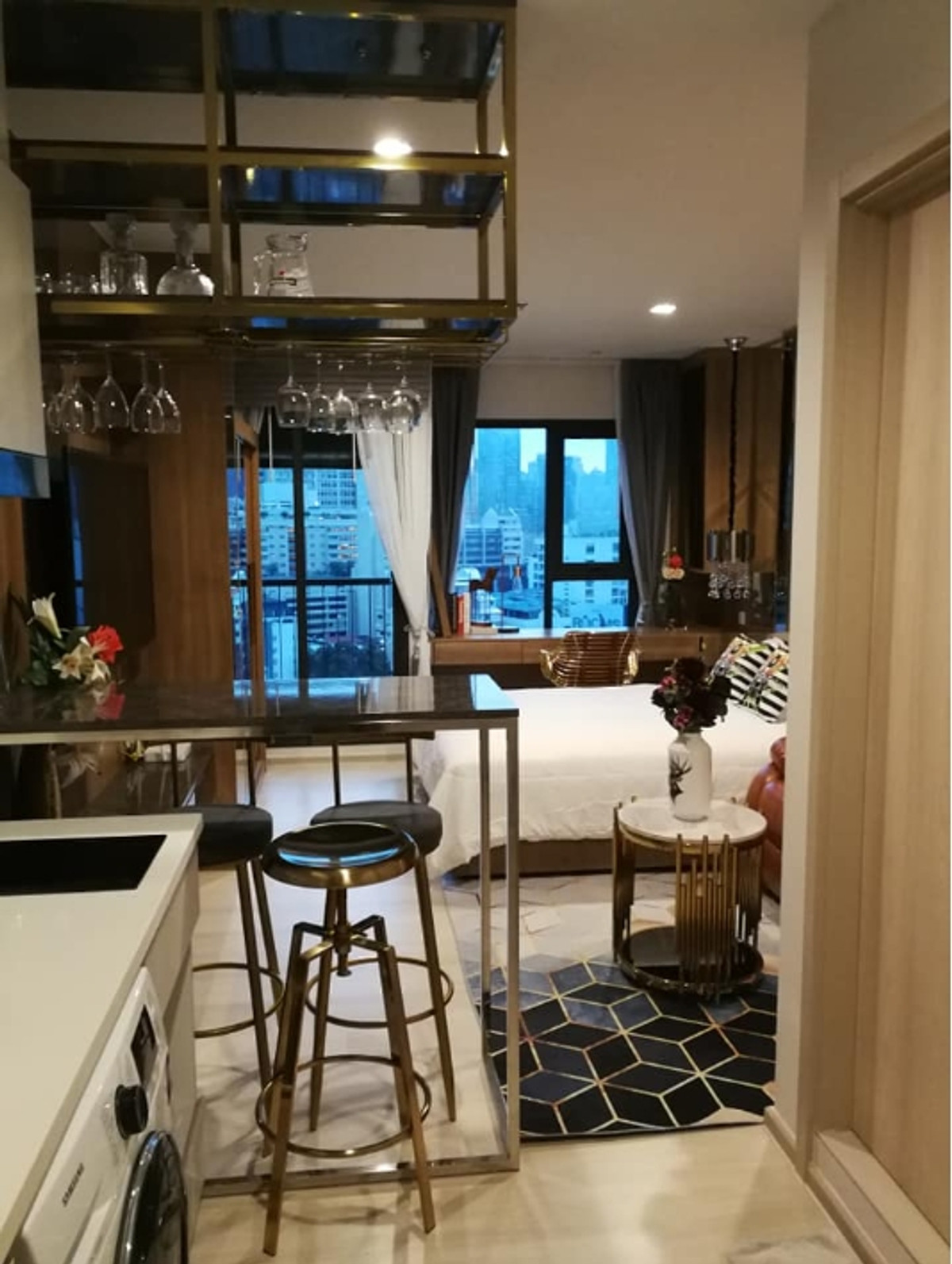 For RentCondoWitthayu, Chidlom, Langsuan, Ploenchit : Condo for Rent Life One Wireless