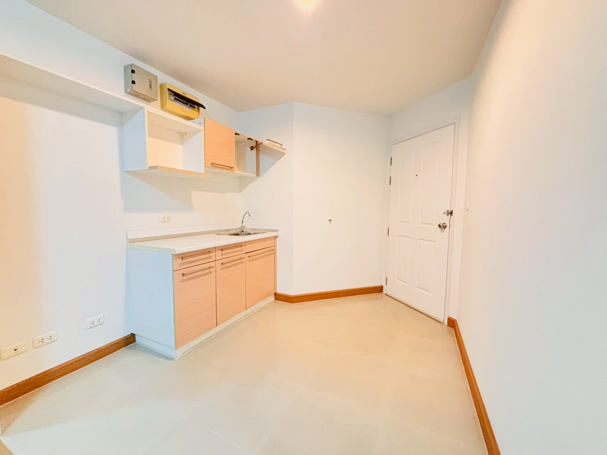 For SaleCondoOnnut, Udomsuk : Selling cheap, free transfer!! Condo with big kitchen 3 minutes BTS On Nut The Link Sukhumvit 50 Condo for Sale Free Transfer!! 3 min BTS Onnut Station The Link Sukhumvit 50 Big Kitchen