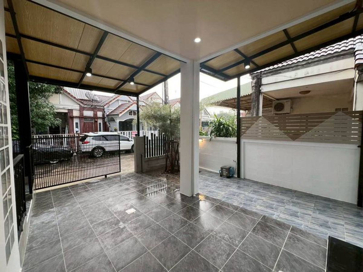 For SaleHousePathum Thani,Rangsit, Thammasat : 2-story townhouse for sale, Wararak Village, Rangsit - Khlong 3, area 26.8 square meters, 2 bedrooms. Along Khlong Sam Road, Khu Khot - Khlong Luang Public Works Road, Khlong Sam Subdistrict, Khlong Luang District, Pathum Thani