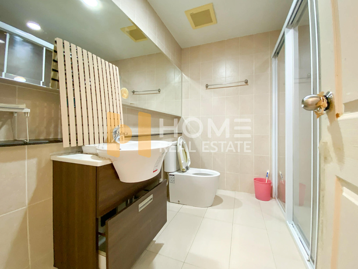 ขายทาวน์โฮมเอกชัย บางบอน : ทาวน์โฮม บ้านกลางเมือง เอสเซ้นส์ สาทร - ตากสิน 2 / 4 ห้องนอน (ขาย), Baan Klang Muang Sathorn - Taksin 2 / Townhome 4 Bedrooms (FOR SALE) BALL056