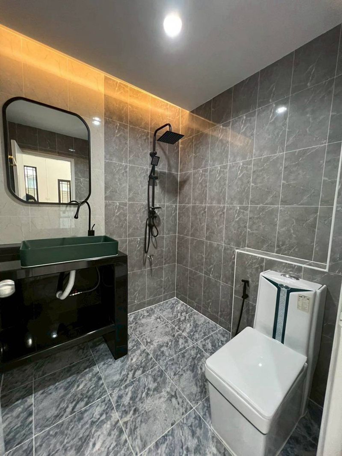 For SaleHousePathum Thani,Rangsit, Thammasat : 2-story townhouse for sale, Wararak Village, Rangsit - Khlong 3, area 26.8 square meters, 2 bedrooms. Along Khlong Sam Road, Khu Khot - Khlong Luang Public Works Road, Khlong Sam Subdistrict, Khlong Luang District, Pathum Thani