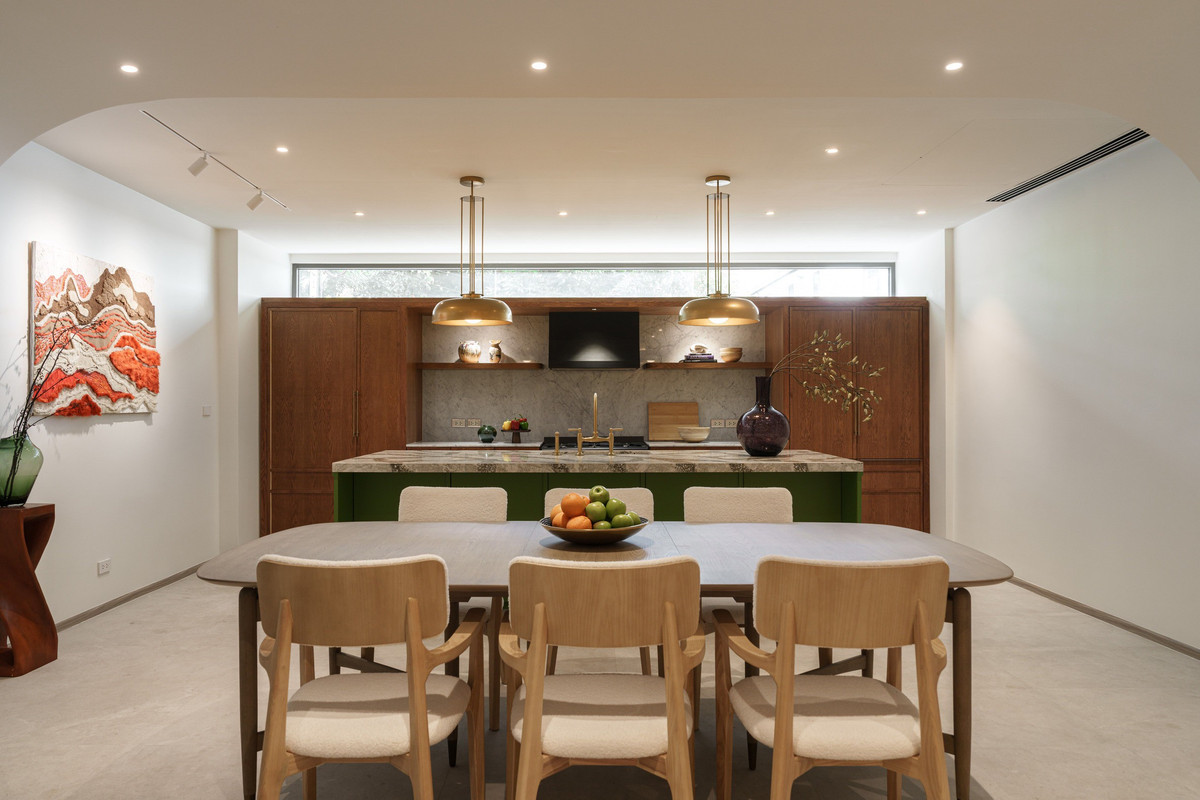 For SaleTownhomeRatchadapisek, Huaikwang, Suttisan : Luxurious townhome in the heart of New CBD Huai Khwang - Rama 9, completely renovated, with lift and EV Charger installed, large balcony, suitable for both living and making a home office.