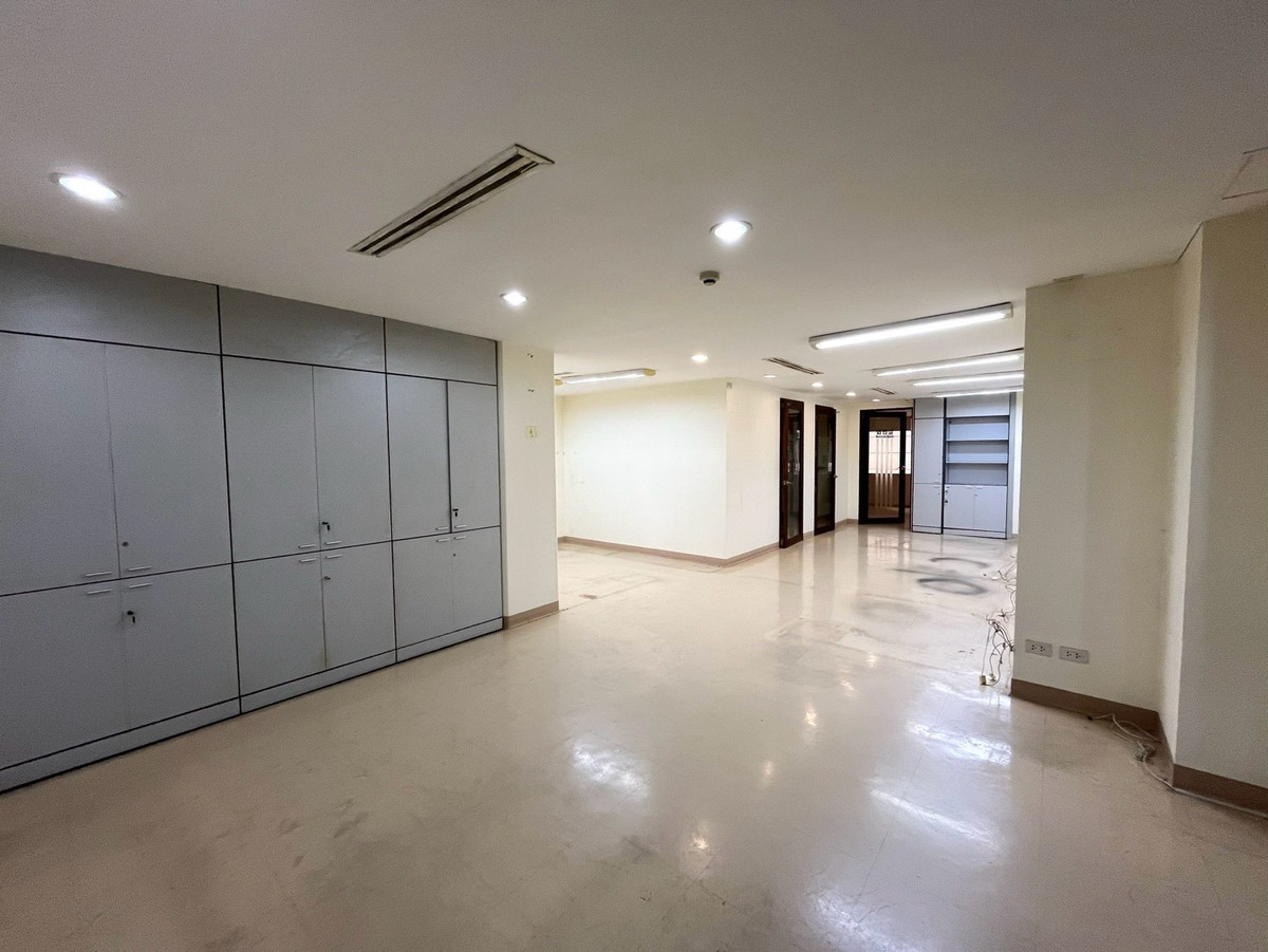 ให้เช่าสำนักงานสุขุมวิท อโศก ทองหล่อ : ให้เช่า สำนักงาน 115 ตารางเมตร ชั้น 6 สุขุมวิท 21 อโศก ใกล้ รถไฟฟ้า MRT สุขุมวิท 350 เมตร