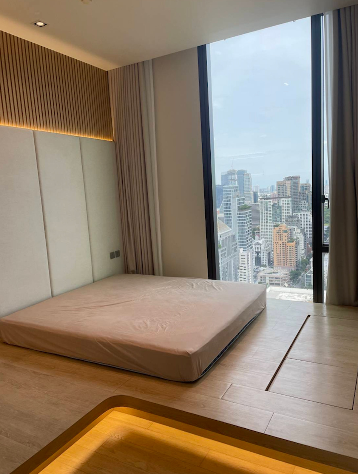 For RentCondoWitthayu, Chidlom, Langsuan, Ploenchit : For Rent  28 Chidlom - Exclusive Firework View Unit,Unobstructed city view, day and night