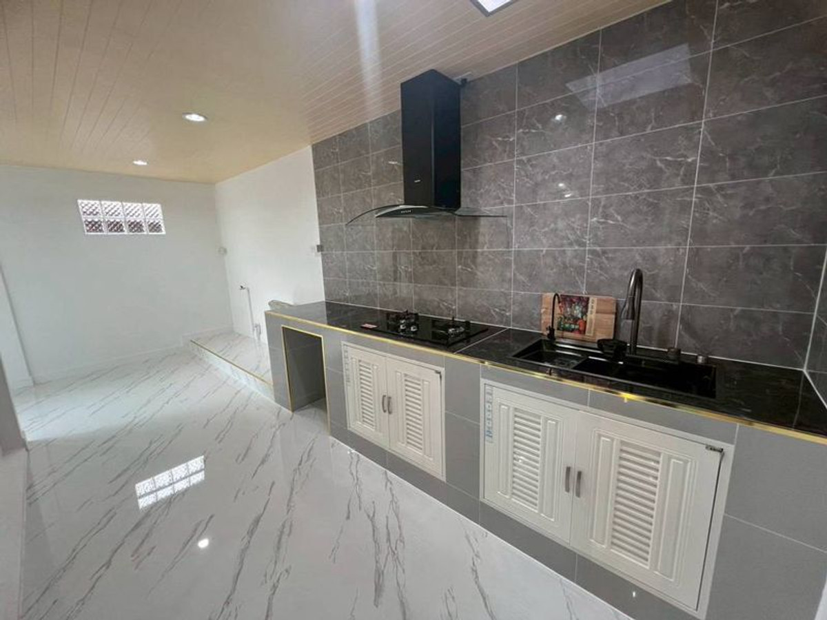 For SaleHousePathum Thani,Rangsit, Thammasat : 2-story townhouse for sale, Wararak Village, Rangsit - Khlong 3, area 26.8 square meters, 2 bedrooms. Along Khlong Sam Road, Khu Khot - Khlong Luang Public Works Road, Khlong Sam Subdistrict, Khlong Luang District, Pathum Thani