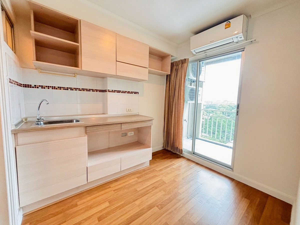 For SaleCondoKhlongtoei, Kluaynamthai : Selling cheap, free transfer!! Condo next to Bangkok University, 5 minutes BTS Phra Khanong Lumpini Rama 4 Kluaynamthai Condo for Sale Free Transfer!! 5 min BTS Phra Khanong Station Lumpini Place Rama 4 Kluaynamthai