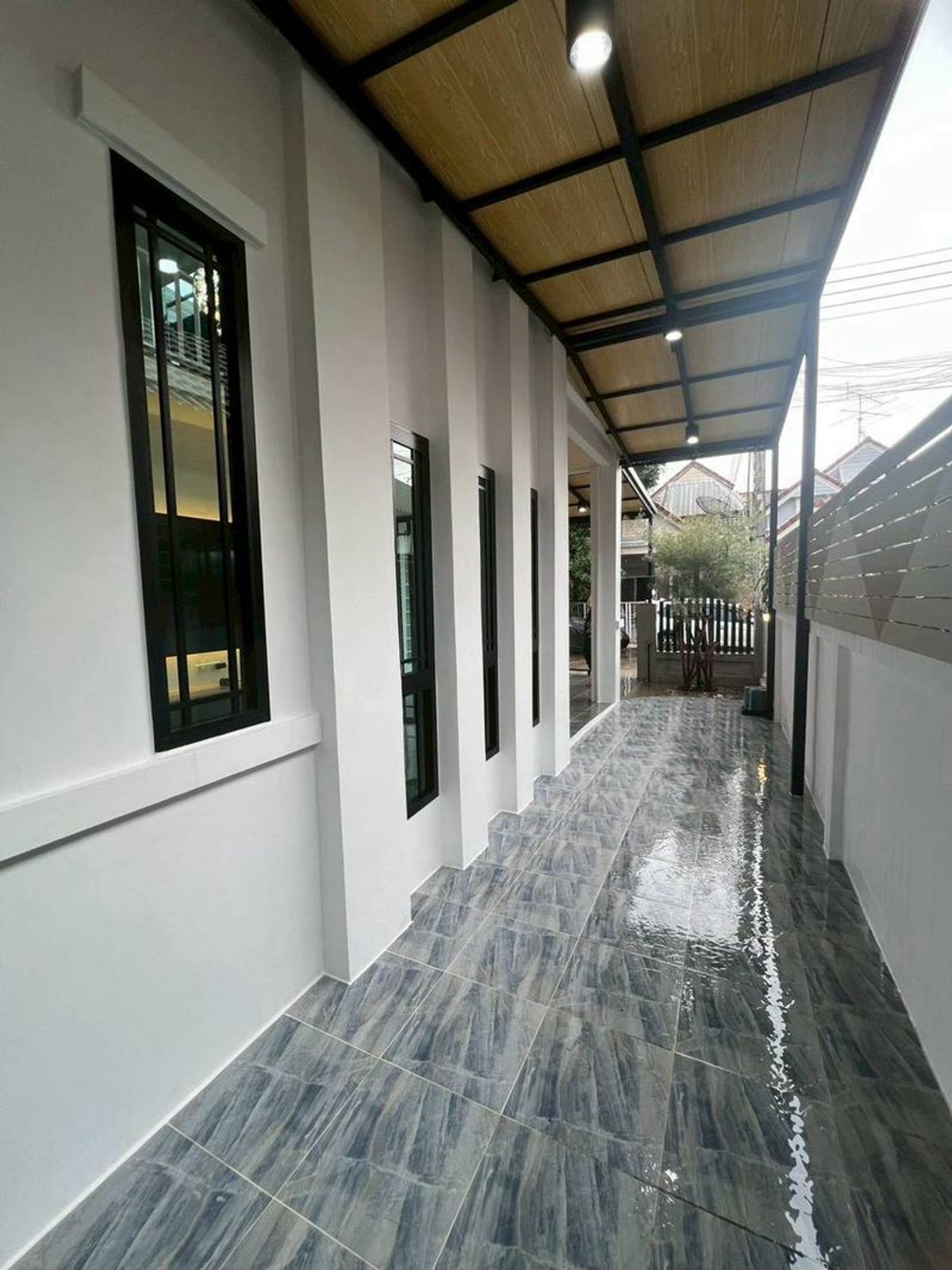 For SaleHousePathum Thani,Rangsit, Thammasat : 2-story townhouse for sale, Wararak Village, Rangsit - Khlong 3, area 26.8 square meters, 2 bedrooms. Along Khlong Sam Road, Khu Khot - Khlong Luang Public Works Road, Khlong Sam Subdistrict, Khlong Luang District, Pathum Thani