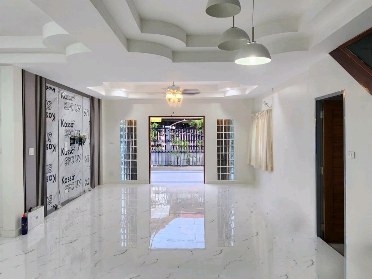 ขายบ้านนครปฐม : คุ้มสุดในย่านนี้! บ้าน 2 ชั้น 50 ตร.ว. พุทธมณฑลสาย 4 Renovated ใหม่สวยกริบพร้อมอยู่ แค่ 3.79 ล้าน! 🔥