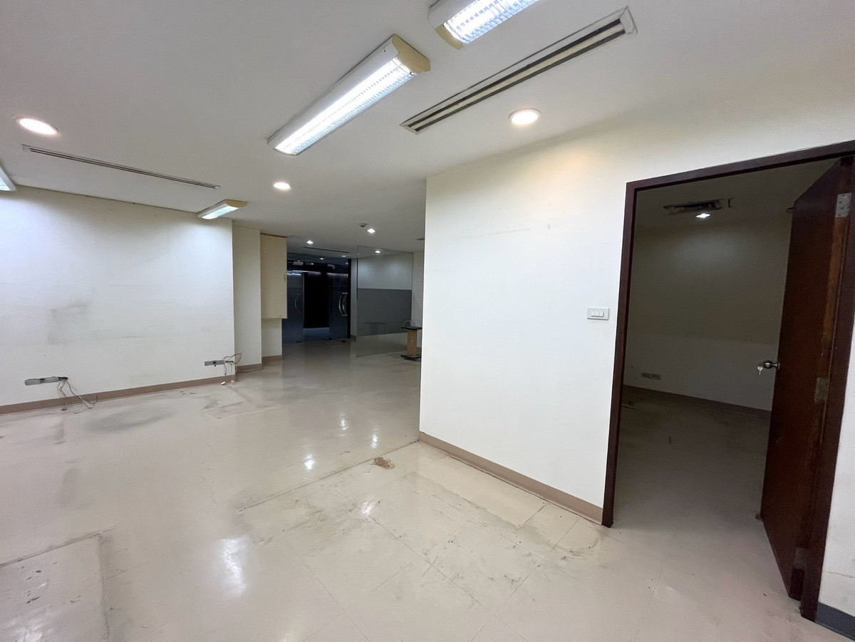 ให้เช่าสำนักงานสุขุมวิท อโศก ทองหล่อ : ให้เช่า สำนักงาน 115 ตารางเมตร ชั้น 6 สุขุมวิท 21 อโศก ใกล้ รถไฟฟ้า MRT สุขุมวิท 350 เมตร