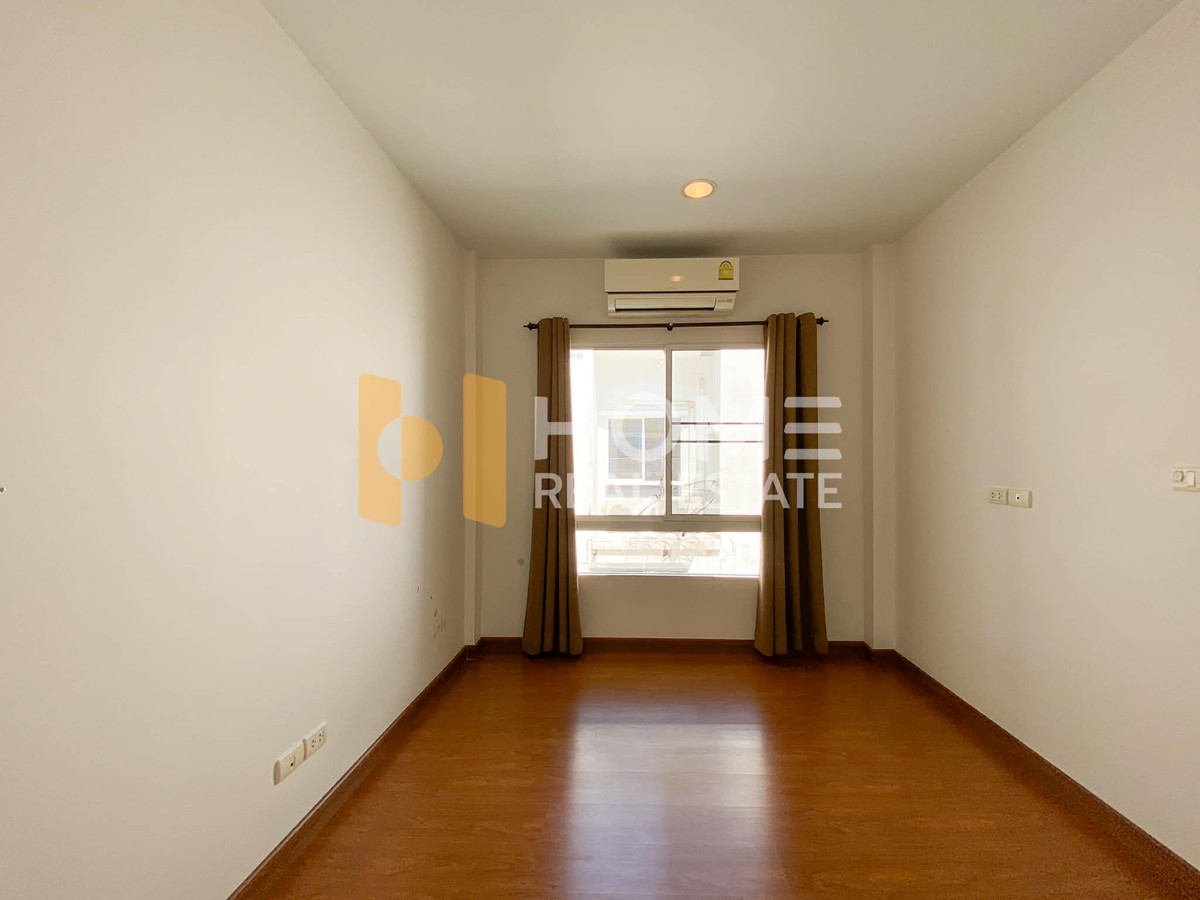 ขายทาวน์โฮมเอกชัย บางบอน : ทาวน์โฮม บ้านกลางเมือง เอสเซ้นส์ สาทร - ตากสิน 2 / 4 ห้องนอน (ขาย), Baan Klang Muang Sathorn - Taksin 2 / Townhome 4 Bedrooms (FOR SALE) BALL056