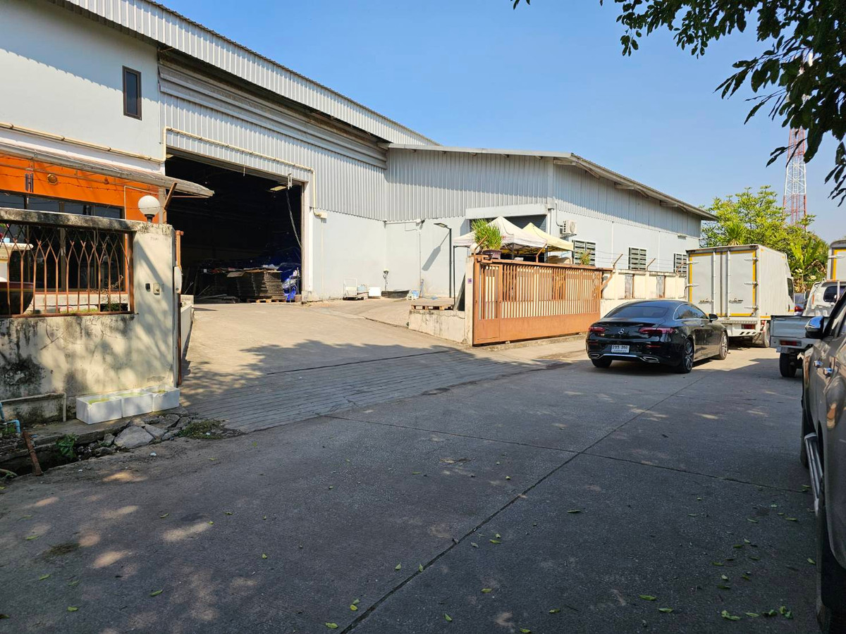 WarehouseLadkrabang, Suwannaphum Airport : Office for rent with warehouse, 329 sq m, 18-wheel vehicle can enter, Chaloem Phrakiat Road, Prawet.