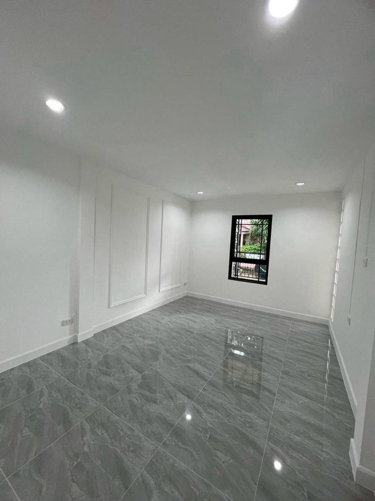 For SaleHousePathum Thani,Rangsit, Thammasat : 2-story townhouse for sale, Wararak Village, Rangsit - Khlong 3, area 26.8 square meters, 2 bedrooms. Along Khlong Sam Road, Khu Khot - Khlong Luang Public Works Road, Khlong Sam Subdistrict, Khlong Luang District, Pathum Thani