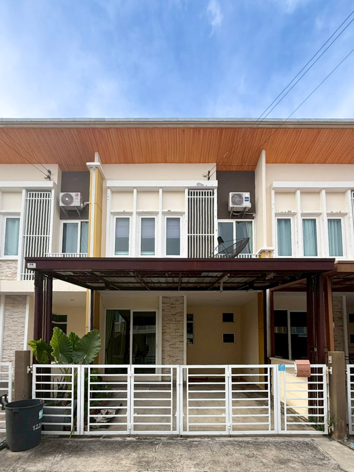 ขายทาวน์โฮมมหาชัย สมุทรสาคร : บ้านสภาพดี ขายขาดทุน 🔥 ทาวน์โฮม โกลเด้น ทาวน์ พระราม 2 / 4 ห้องนอน (ขาย), Golden Town Rama 2 / Townhome 4 Bedrooms (FOR SALE) PING128