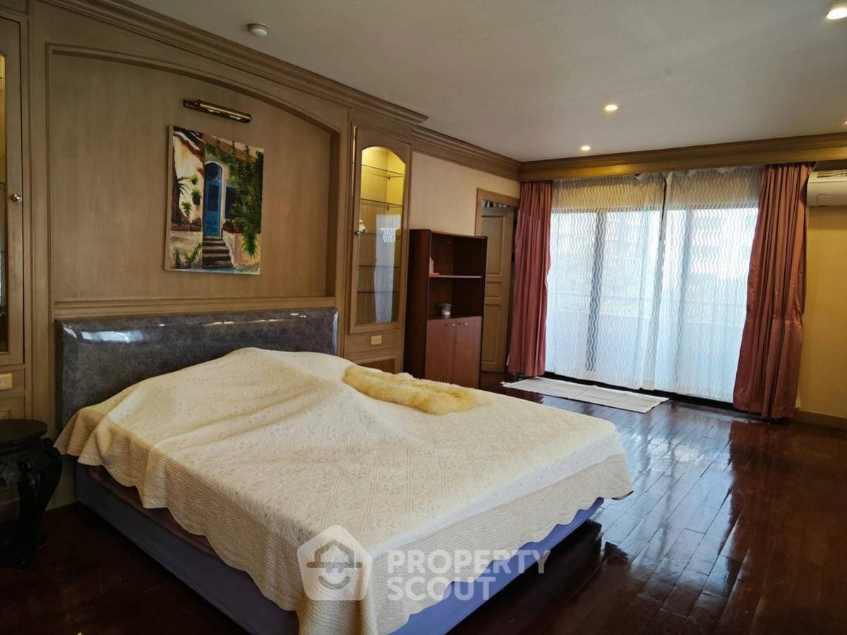 For RentCondoRatchathewi,Phayathai : 2-BR Condo at Centurion Park near BTS Ari
