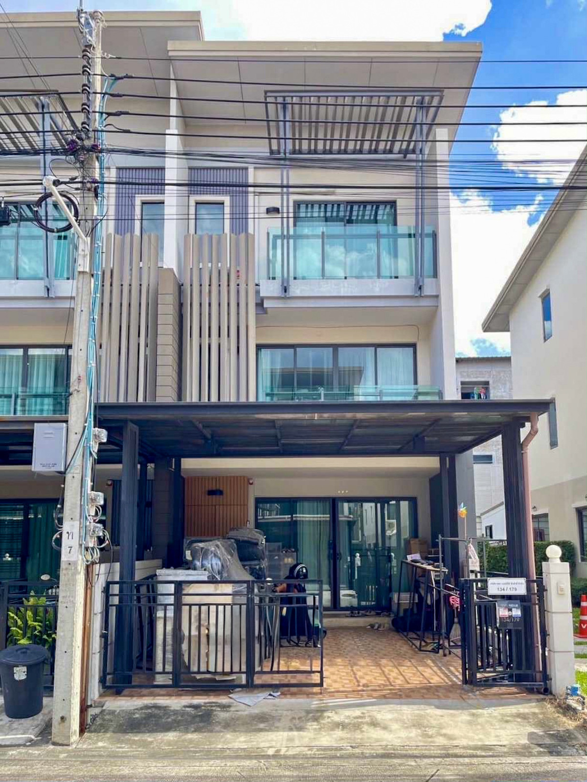 ขายทาวน์โฮมพระราม 2 บางขุนเทียน : Rare Item หลังมุม | ราคาดีที่สุดในโครงการ 💥 ทาวน์ อเวนิว โคโคส พระราม 2 ซอย 50 / 3 ห้องนอน (ขาย), Town Avenue Cocos Rama 2 Soi 50 / 3 Bedrooms (FOR SALE) BALL036 