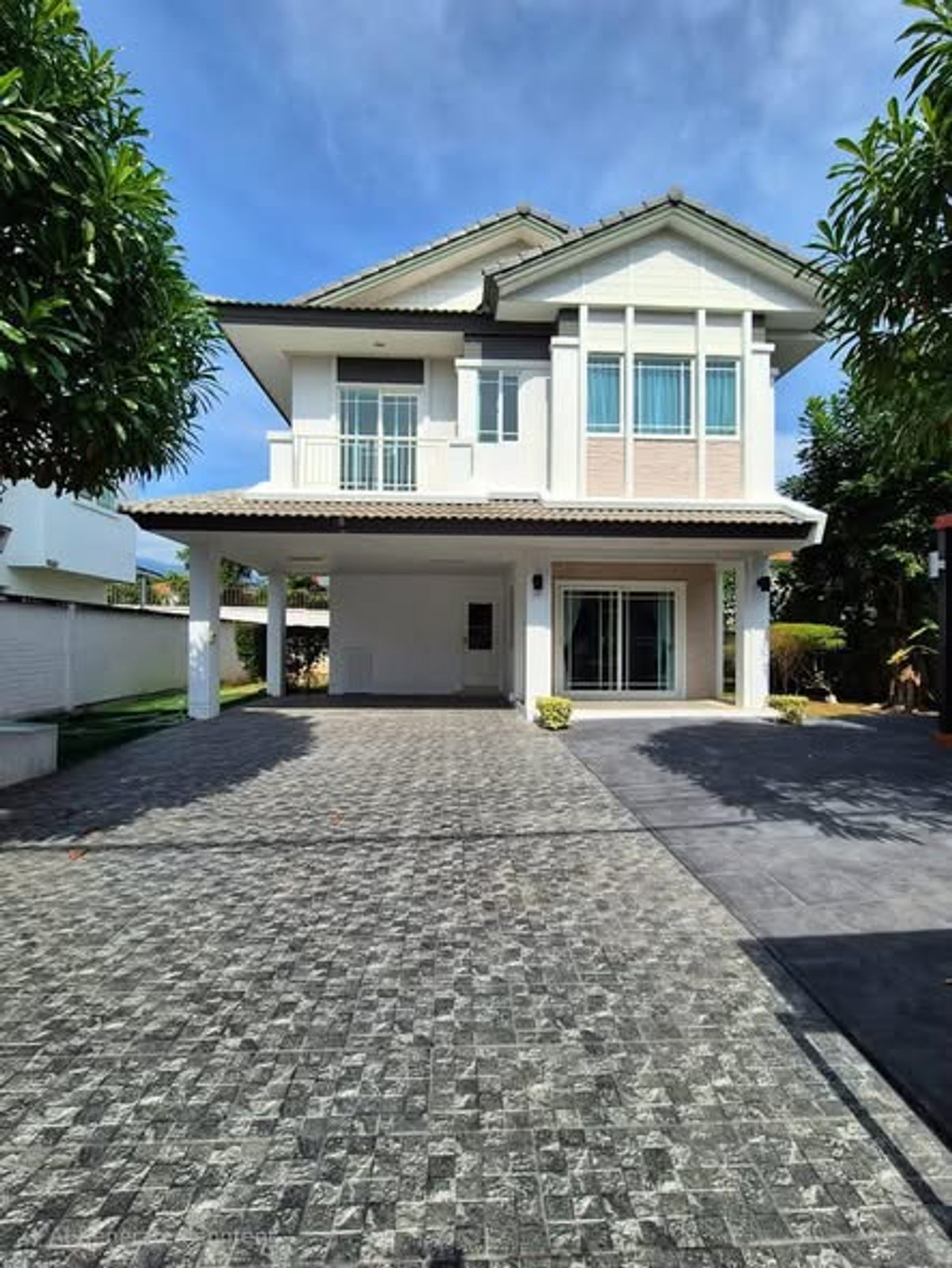 ให้เช่าบ้านเชียงใหม่ : 🏡 ให้เช่าบ้านหรู หมู่บ้านสีวลี เชิงดอย (Serene Lake) แม่เหียะ — บ้านหลังใหญ่ สไตล์รีสอร์ท พร้อมเฟอร์ครบ! 🌿