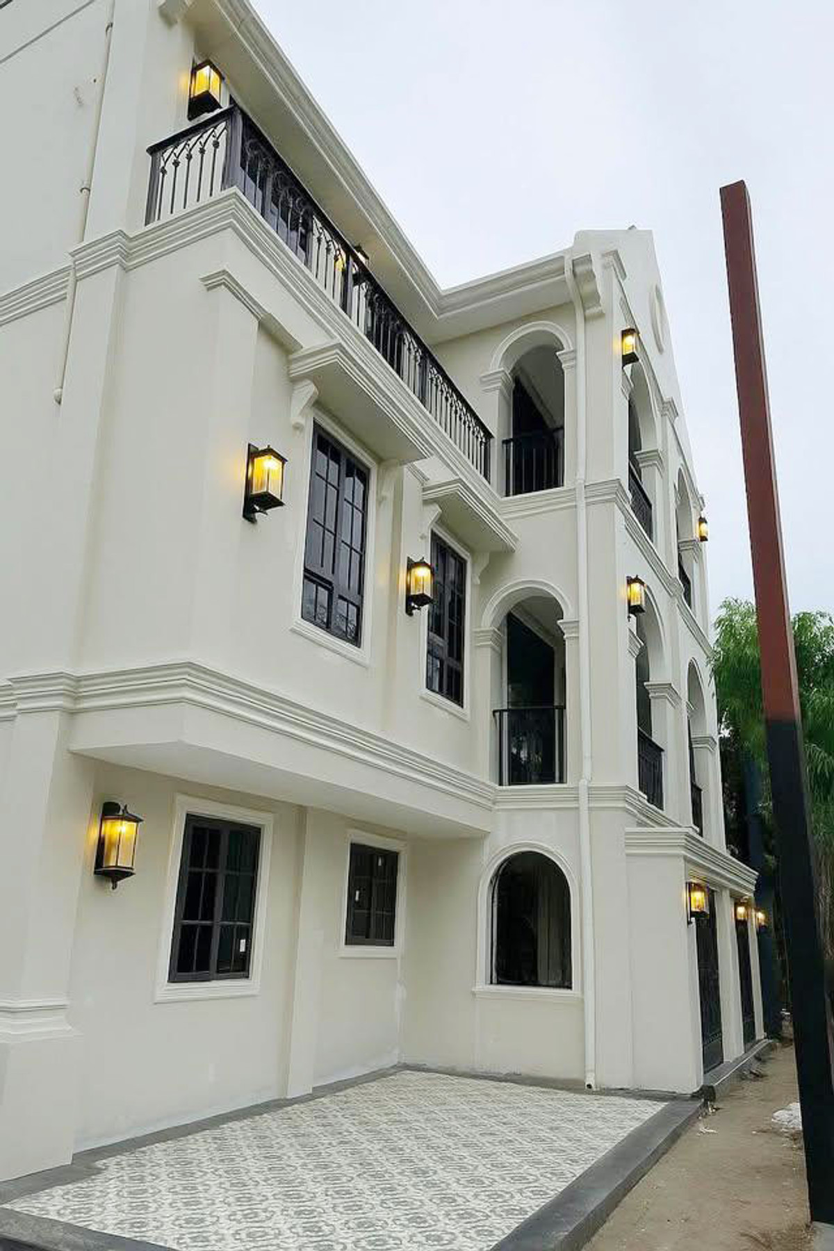 For RentHouseChiang Mai : House in the heart of the city For rent 120,000 baht per month near Maya No.1H663