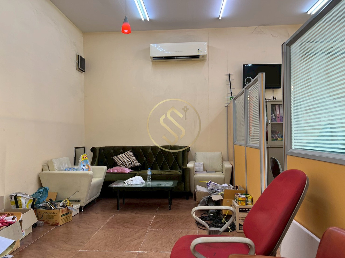 ให้เช่าโกดังปิ่นเกล้า จรัญสนิทวงศ์ : ให้เช่าโกดัง ขนาดใหญ่  1,100 ตารางเมตร  ริมถนนราชพฤกษ์  ใกล้สามเสนวิลล่า ราชพฤกษ์