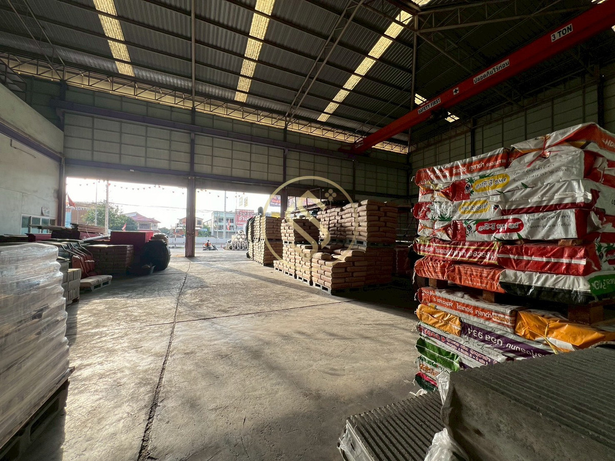 ให้เช่าโกดังปิ่นเกล้า จรัญสนิทวงศ์ : ให้เช่าโกดัง ขนาดใหญ่  1,100 ตารางเมตร  ริมถนนราชพฤกษ์  ใกล้สามเสนวิลล่า ราชพฤกษ์