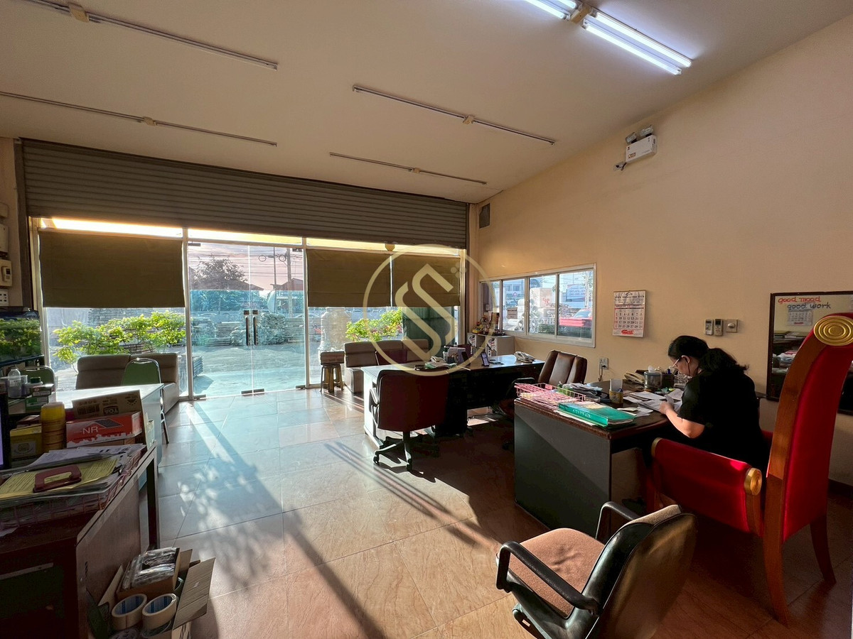 ให้เช่าโกดังปิ่นเกล้า จรัญสนิทวงศ์ : ให้เช่าโกดัง ขนาดใหญ่  1,100 ตารางเมตร  ริมถนนราชพฤกษ์  ใกล้สามเสนวิลล่า ราชพฤกษ์