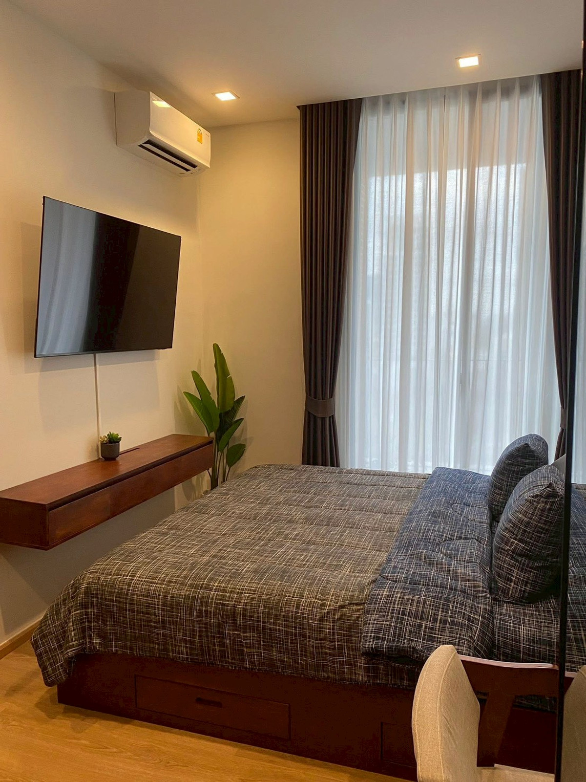 For RentCondoAri,Anusaowaree : ★ Noble Around Ari ★ 35 sq.m., 9th floor (1 bedroom, 1 bathroom), ★Only 90 meters to BTS Ari★ Surrounded by complete facilities, away from La Villa Ari ★ Many facilities ★ Complete electrical appliances ★