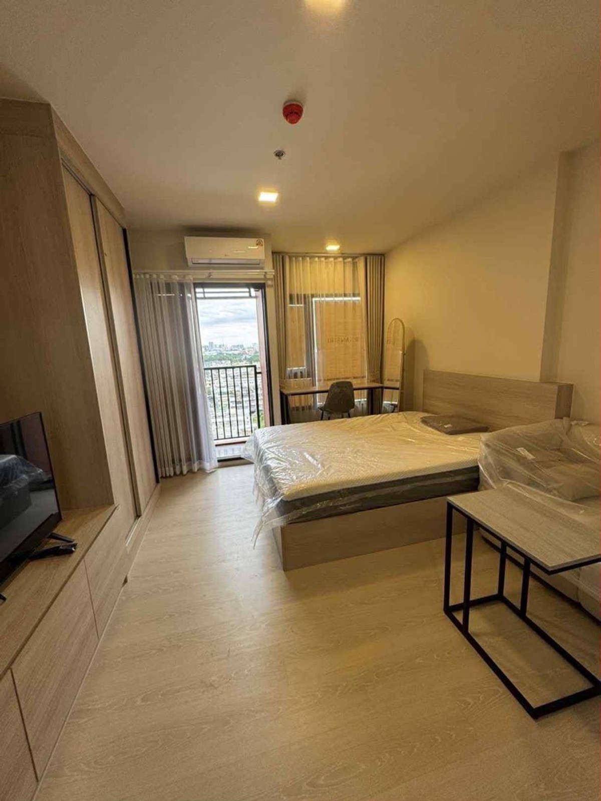 For RentCondoWongwianyai, Charoennakor : Condo for rent Flo by Sansiri