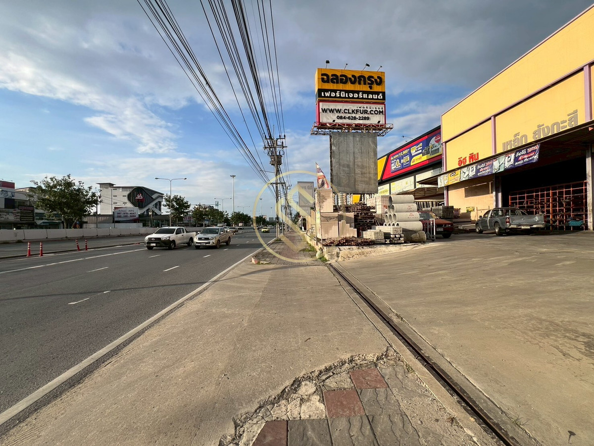 ให้เช่าโกดังปิ่นเกล้า จรัญสนิทวงศ์ : ให้เช่าโกดัง ขนาดใหญ่  1,100 ตารางเมตร  ริมถนนราชพฤกษ์  ใกล้สามเสนวิลล่า ราชพฤกษ์