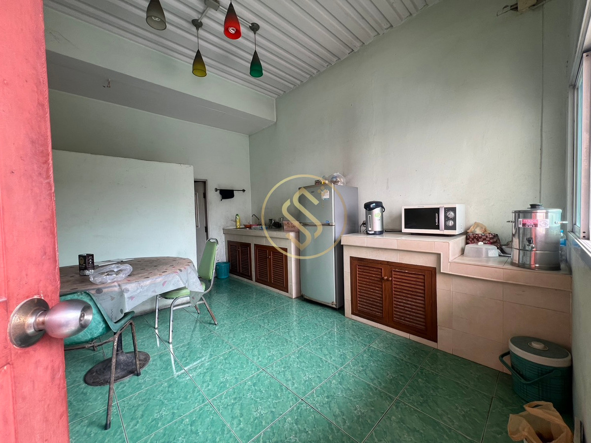 ให้เช่าโกดังปิ่นเกล้า จรัญสนิทวงศ์ : ให้เช่าโกดัง ขนาดใหญ่  1,100 ตารางเมตร  ริมถนนราชพฤกษ์  ใกล้สามเสนวิลล่า ราชพฤกษ์