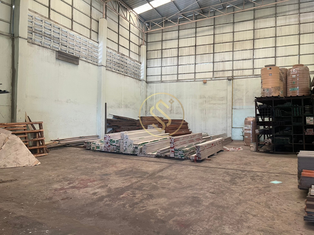 ให้เช่าโกดังปิ่นเกล้า จรัญสนิทวงศ์ : ให้เช่าโกดัง ขนาดใหญ่  1,100 ตารางเมตร  ริมถนนราชพฤกษ์  ใกล้สามเสนวิลล่า ราชพฤกษ์