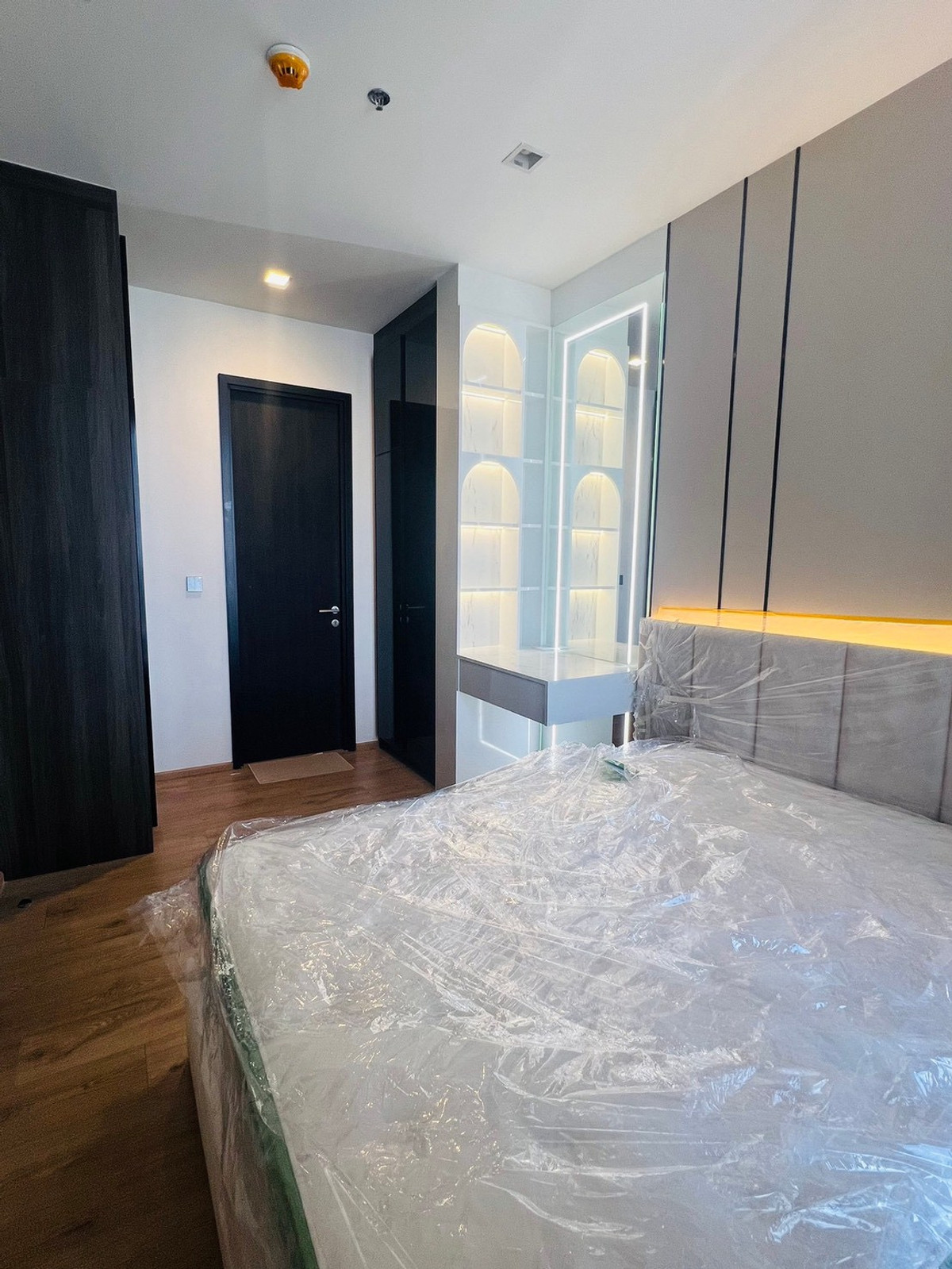 For RentCondoAri,Anusaowaree : ★ Noble Around Ari ★ 35 sq.m., 38th floor (1 bedroom, 1 bathroom), ★Only 90 meters to BTS Ari★ Surrounded by complete facilities, away from La Villa Ari ★ Many facilities ★ Complete electrical appliances ★