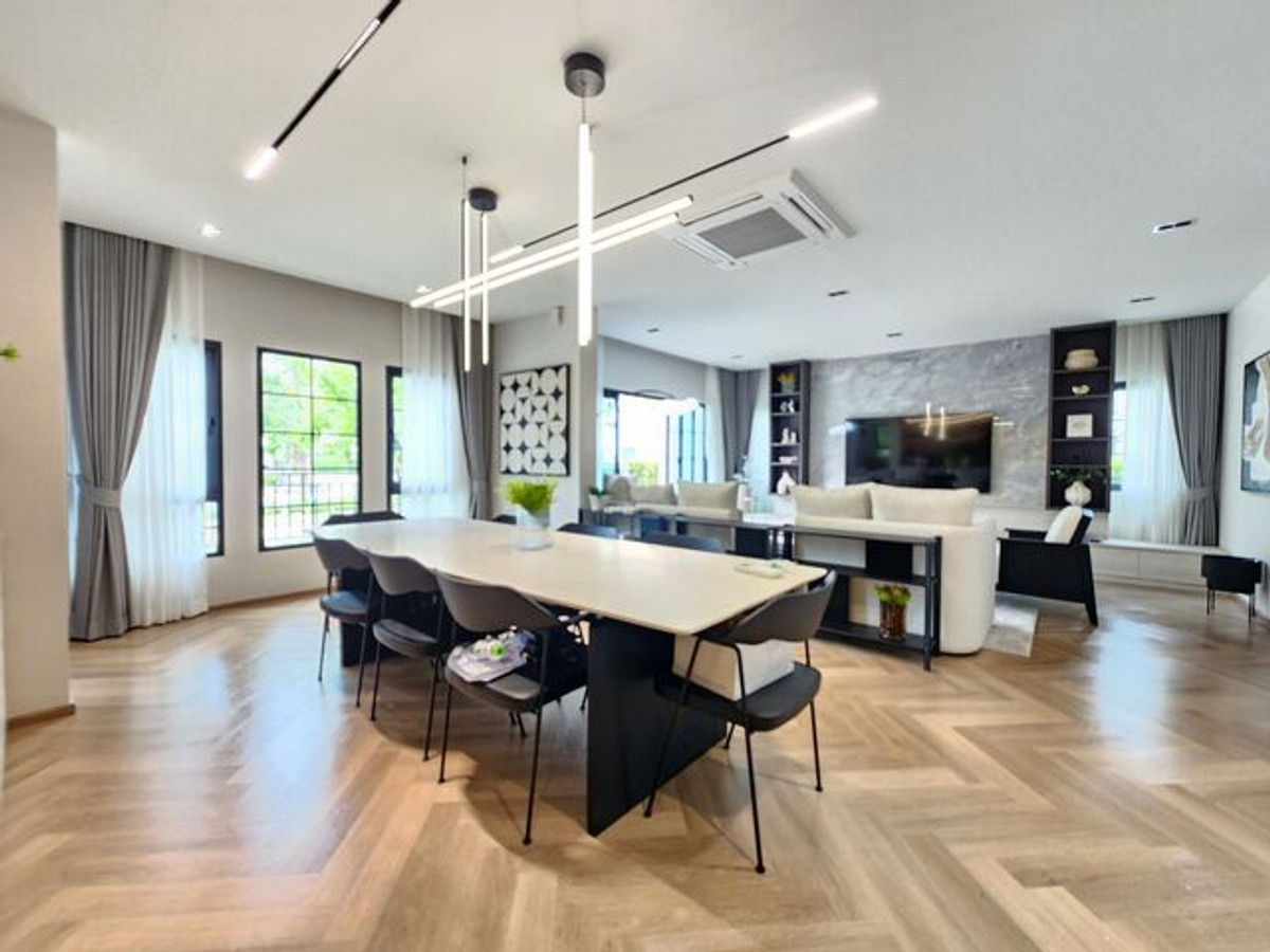 ให้เช่าบ้านบางนา แบริ่ง ลาซาล : Luxury 4-Bedroom House for Rent at Centro Bangna Phase 2 near Mega BangnaLuxury 4-Bedroom House for Rent at Centro Bangna Phase 2 near Mega Bangna