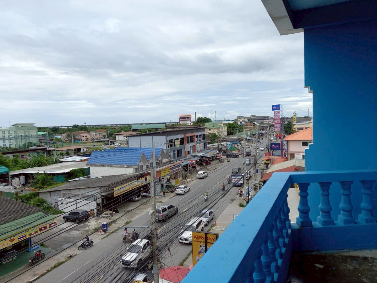 For SaleShop HouseChachoengsao : 95301 - 5-story commercial building for sale, prime location, Burapha City, Bangna-Trad Km. 42 (next to Mae Sri Gold Shop)