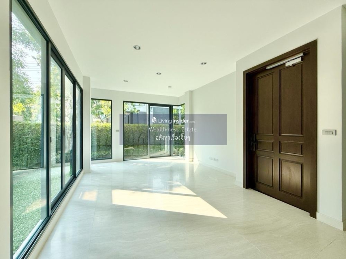 For SaleKasetsart, Ratchayothin : 🏡✨Baan Klang Muang Classe-Ratchayothin, 3-story twin house, size 238 sq m., 4 bedrooms, 4 bathrooms, 2 parking spaces, starting at 25.9 MB. To make an appointment to view, contact 📲 095-9299924