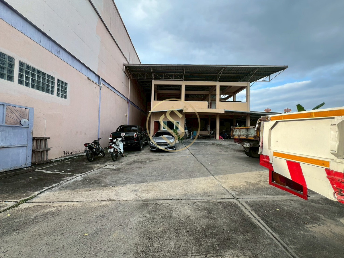 ให้เช่าโกดังปิ่นเกล้า จรัญสนิทวงศ์ : ให้เช่าโกดัง ขนาดใหญ่  1,100 ตารางเมตร  ริมถนนราชพฤกษ์  ใกล้สามเสนวิลล่า ราชพฤกษ์