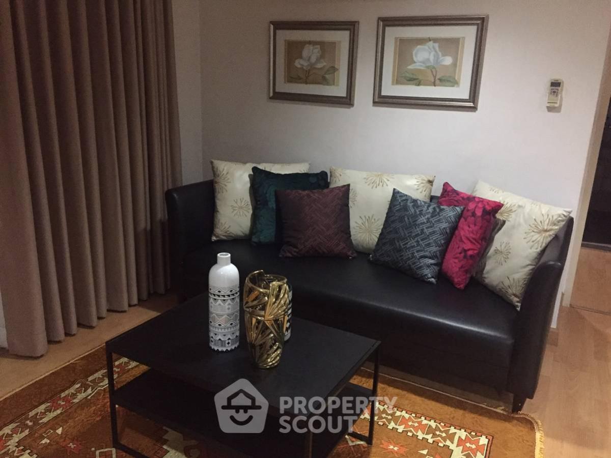 For SaleCondoWongwianyai, Charoennakor : 2-BR Condo at The Master Sathorn Executive near BTS Krung Thon Buri