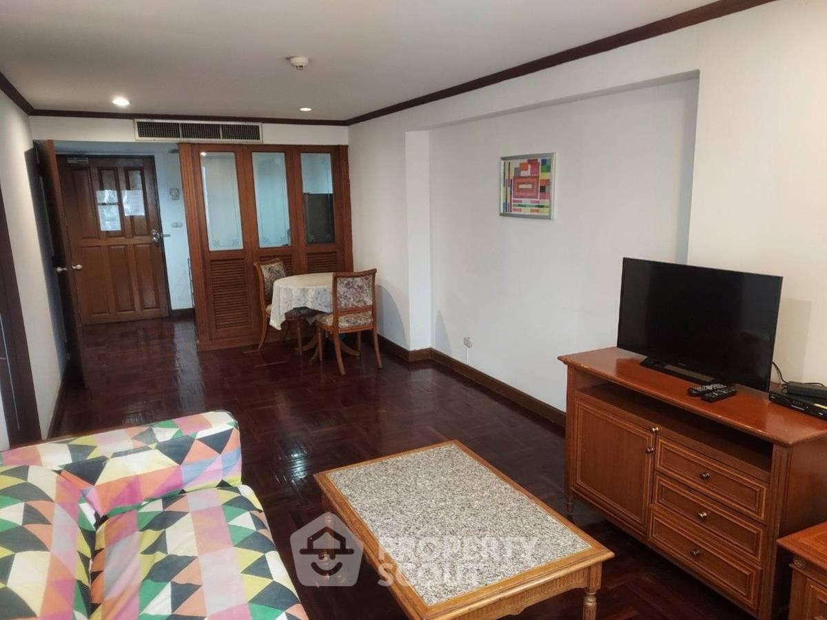 ขายคอนโดนานา : คอนโด 1-ห้องนอน ที่ ออมนิ ทาวเวอร์ ใกล้ BTS นานา