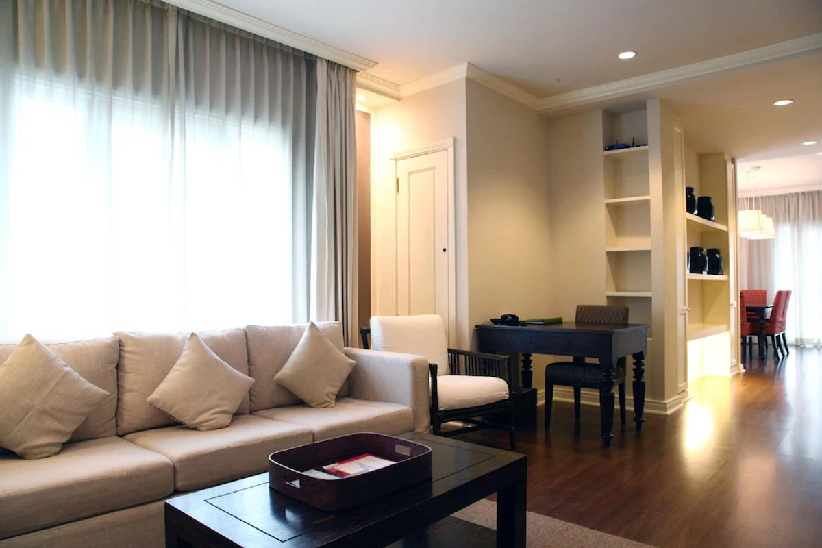 For RentSilom, Saladaeng, Bangrak : Line ID: @zimple_asset Service Apartment in Silom, Soi Saladaeng, Fully furnished with cleaning service. Convenient location close to BTS and MRT, surrounded by business centers and shopping areas.