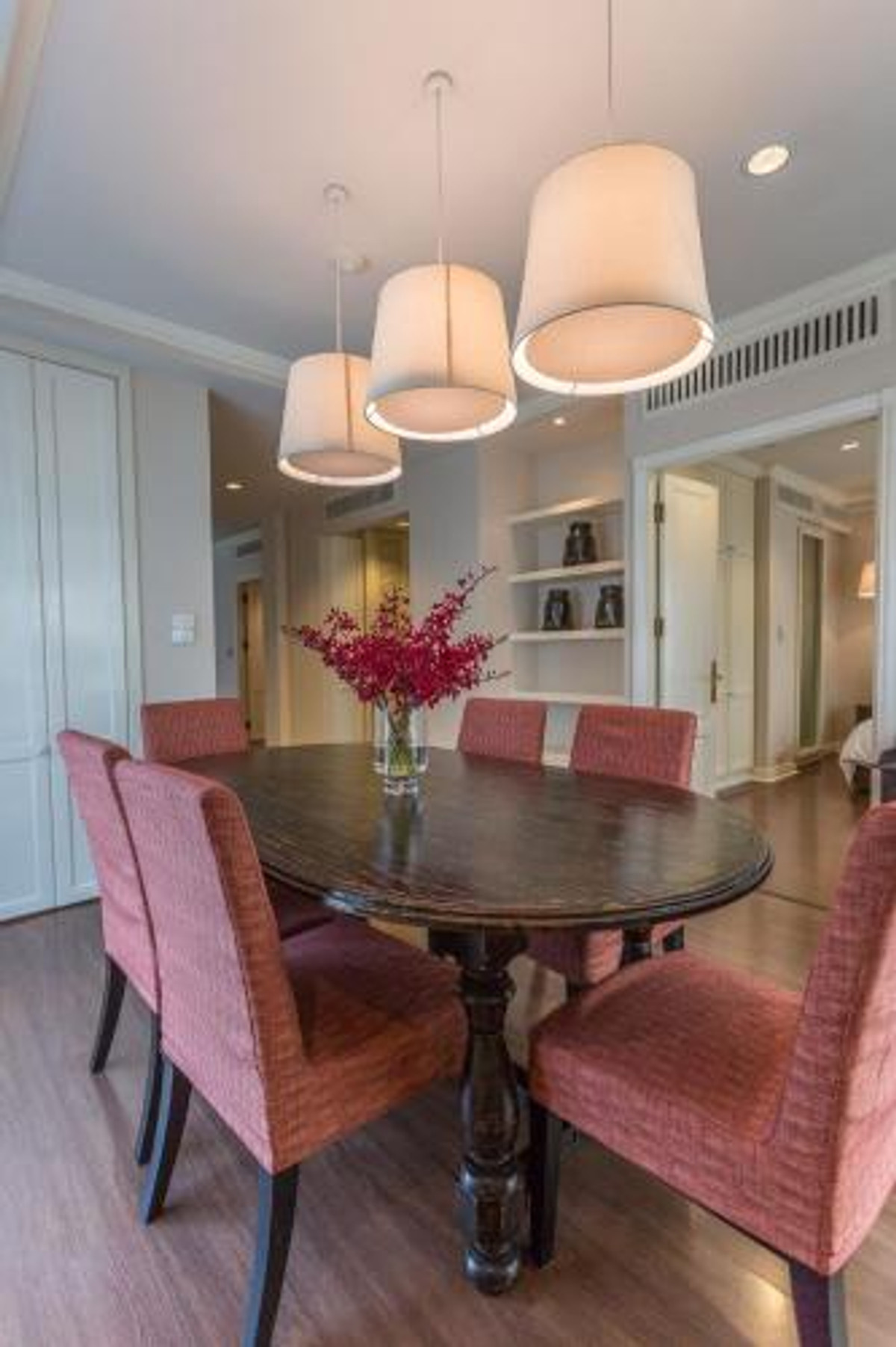 For RentSilom, Saladaeng, Bangrak : Line ID: @zimple_asset Service Apartment in Silom, Soi Saladaeng, Fully furnished with cleaning service. Convenient location close to BTS and MRT, surrounded by business centers and shopping areas.